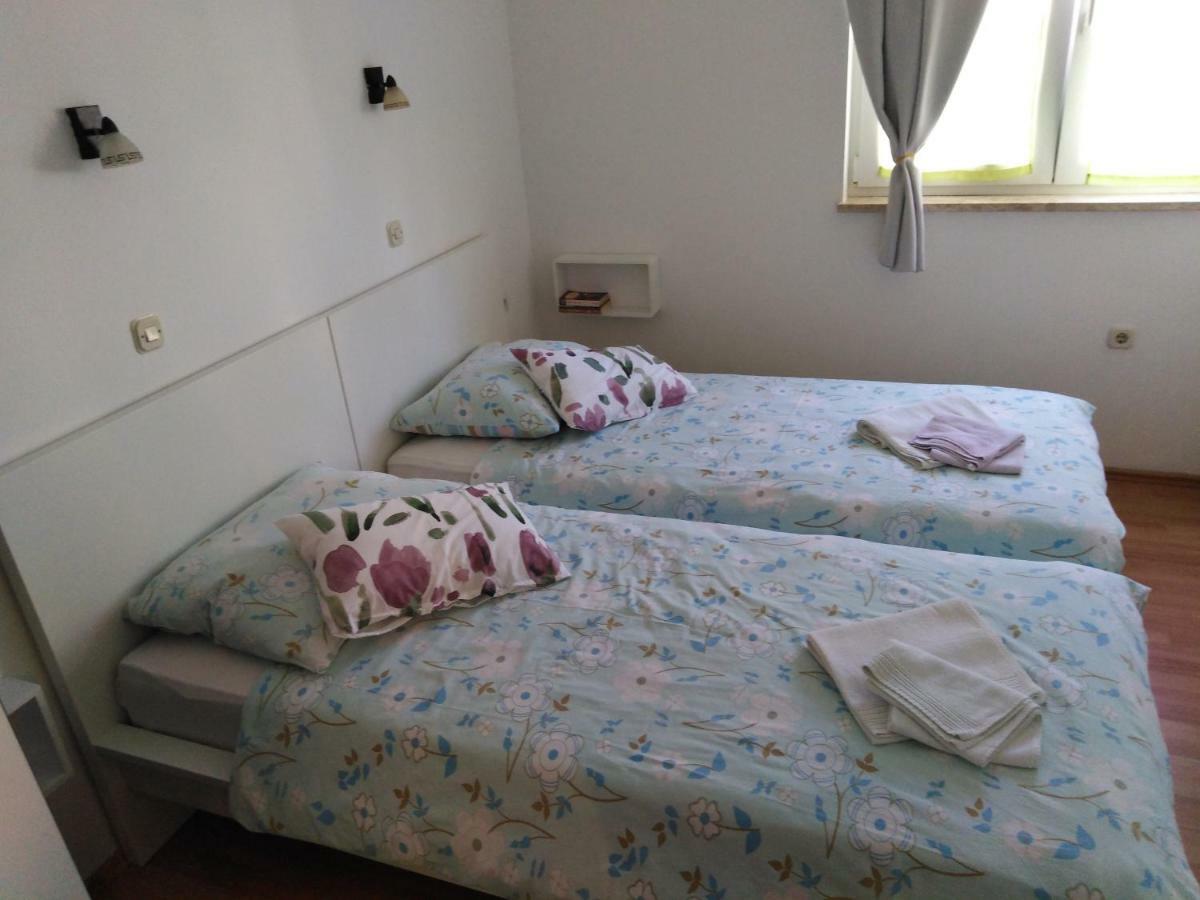 Apartments Neno Pula Luaran gambar